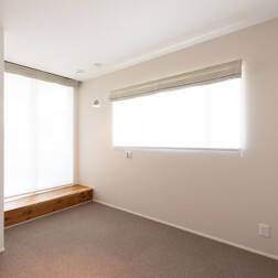 寝室はシンプルにまとめ、穏やかに過ごせる空間をつくりました。