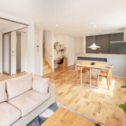 ワンフロアのLDK。家族をいつも感じていることができる空間です。