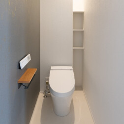 トイレ。LIXILサティスSを採用しました。落ち着いた色合いのクロス貼り分けが、上品な空間に。壁面棚もとても便利に活用できそうです。