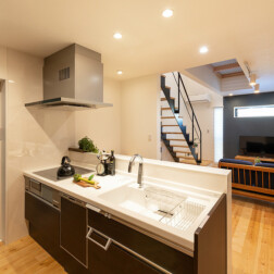 キッチンにいても、家族と会話が楽しめますね!