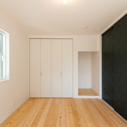 「洋室」お母様のお部屋として考えられた、日当たりのよいお部屋です。