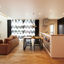 キッチンでお料理をしていても、家族とコミュニケーションがとれる対面キッチンがお気に入り。