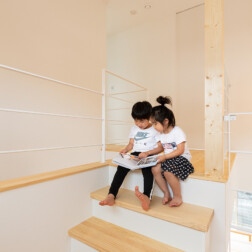 素敵な1枚。無垢床の上は裸足が1番心地いい