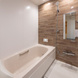 浴室 - LIXILスパージュを採用。極上のリラックスタイムを過ごしていただけます。