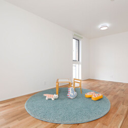 将来的に2部屋に間仕切りができるようつくられています。