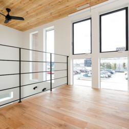 2階のフリースペースは、とても陽当たりがよく、室内干しができるよう作られています。