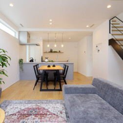 家族の共有スペースのLDKは、ワンフロアで家族の様子を感じて過ごすことができます。