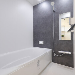 1日の疲れをとるバスタイムは、くつろぎの時間が過ごせる空間に。ご家族に合わせたバスルームを完成。